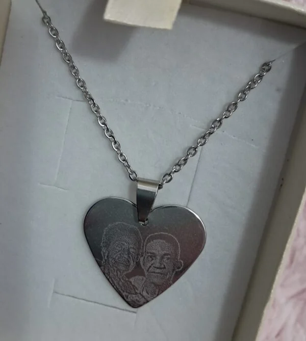 Collar de corazón con fotograbado de JyD Silver
