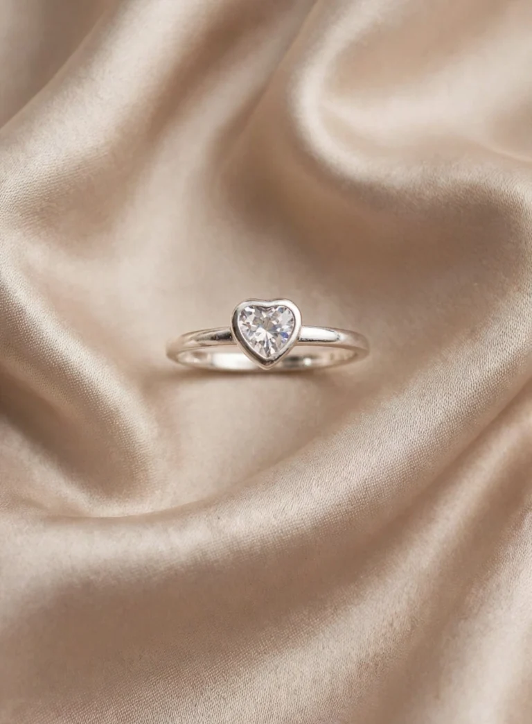 Anillo Corazón Solitario de Plata 925, vista del diseño completo