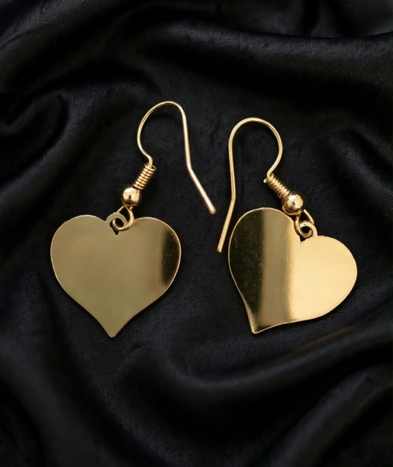 Aros Corazón Clásico Liso con Baño Dorado, vista del par completo