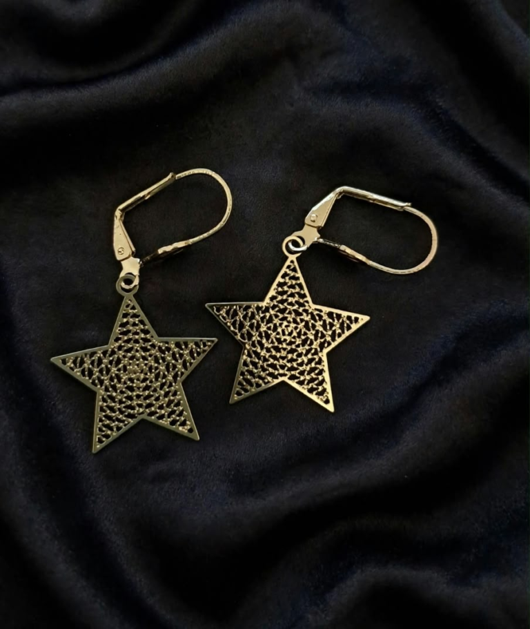 Aros Estrella Filigrana con Baño Dorado, vista del par completo