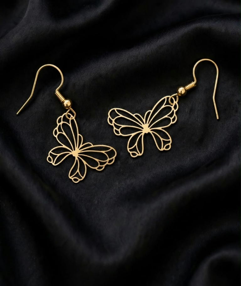 Aros Mariposa Delicada con Baño Dorado, vista del par completo