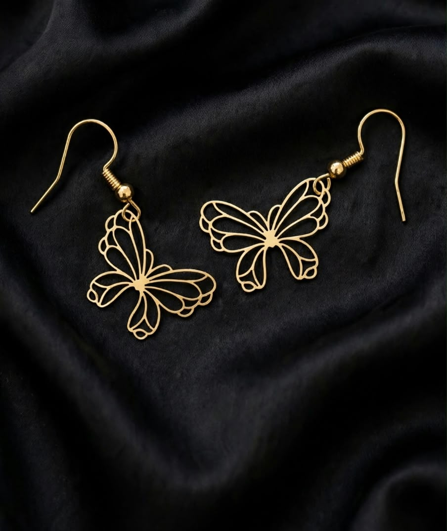 Aros Mariposa Delicada con Baño Dorado, vista del par completo
