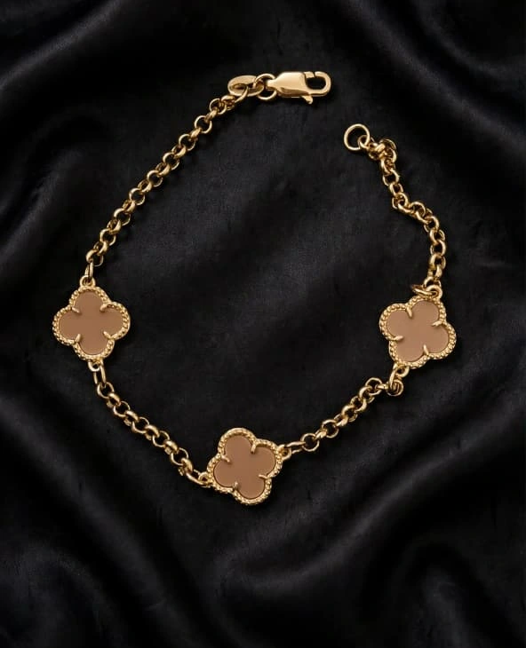 Pulsera Oro Trébol Café, vista de la pieza completa