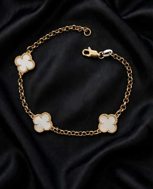 Pulsera Trébol Blanco, vista de la pieza completa