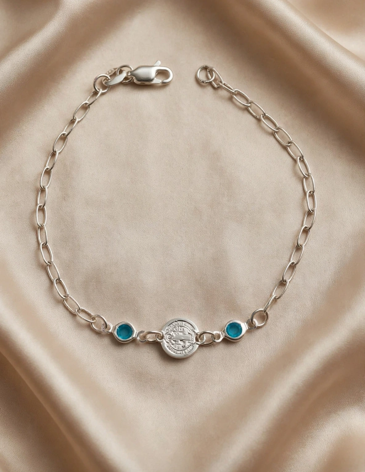 Pulsera San Benito Celeste de Plata, vista de la pieza completa
